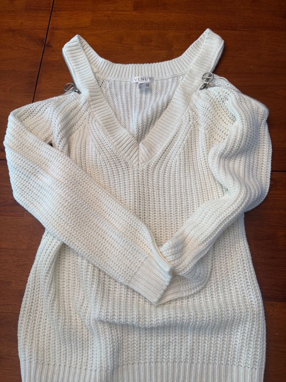 VENUS Cream V-Neck Knit Sweater with Cold Shoulder Zipper Detail